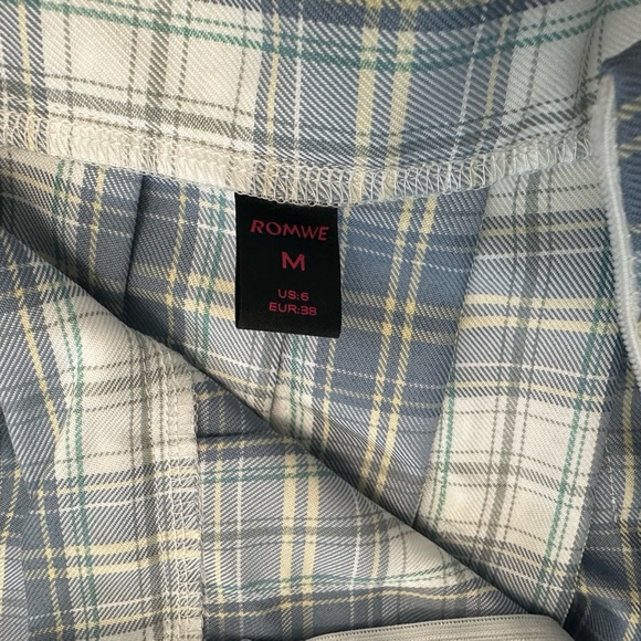 Pleated Checkered Skirt White and Blue - Picture 3 of 3